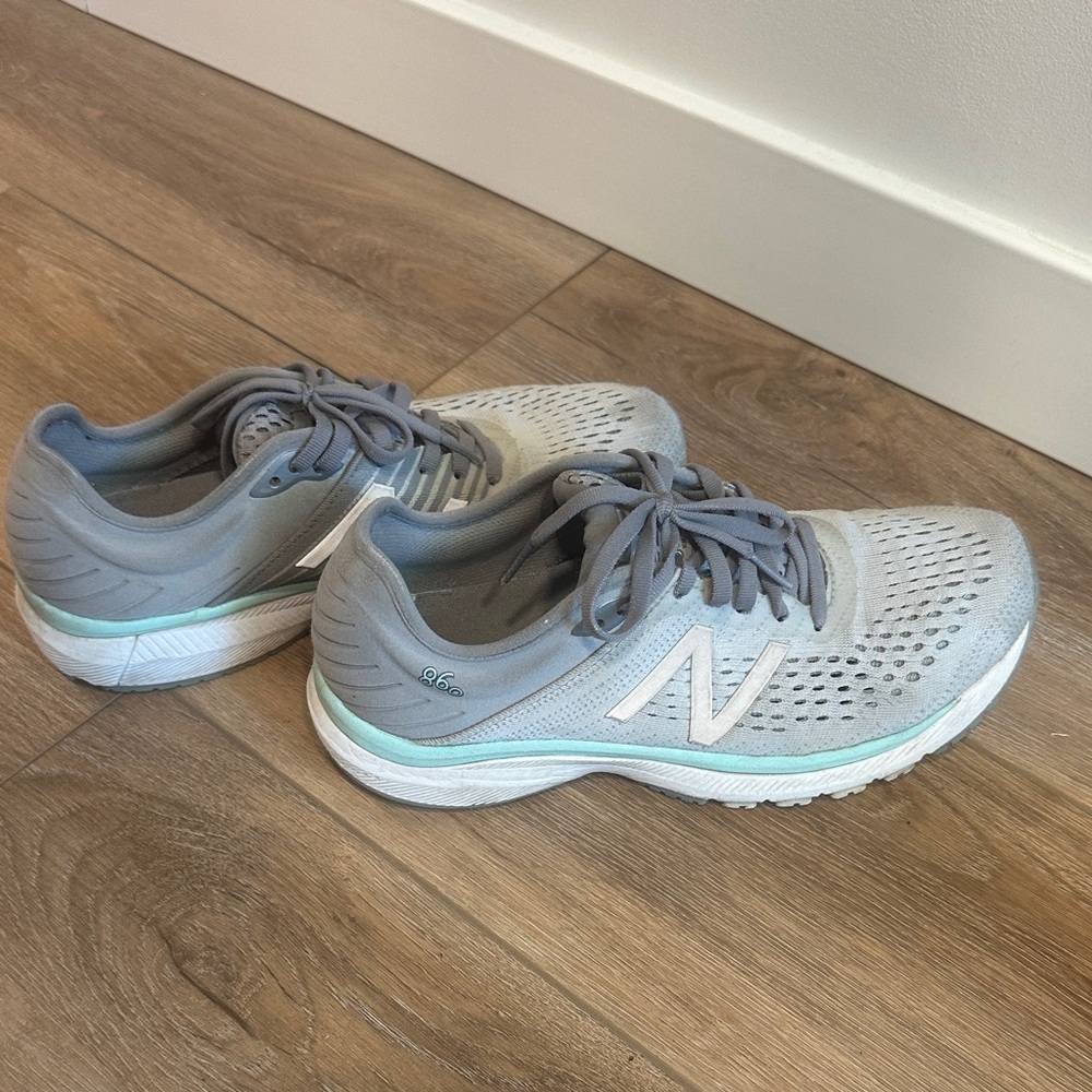 New Balance Women's Light Gray Sneakers